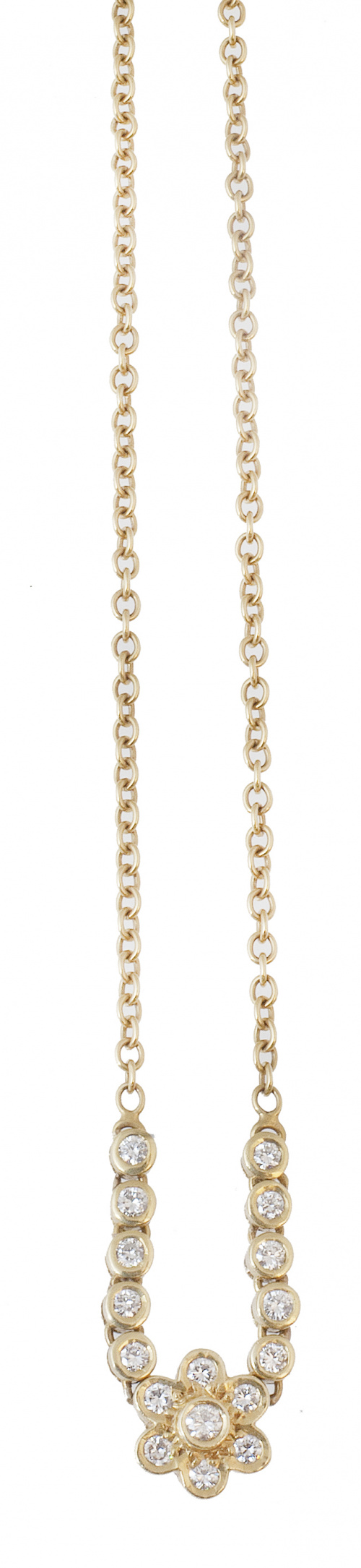 Collar con centro de brillantes en forma de flor entre dos 