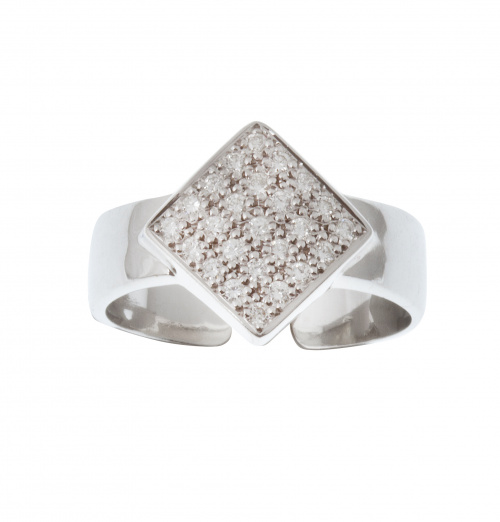 Sortija con centro romboidal de pavé de brillantes en montu
