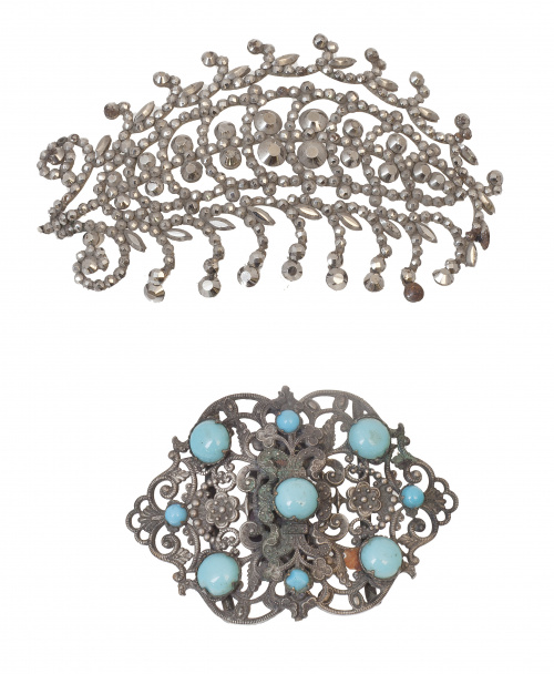 Lote formado por placa para broche en forma de hoja con y m