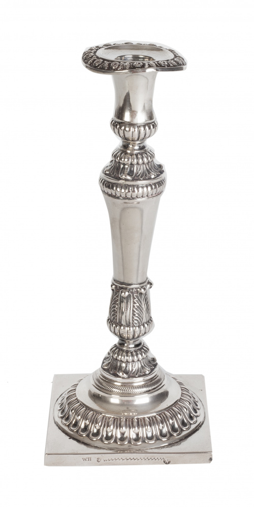 Candelero de plata, S. XIX. Con marcas.