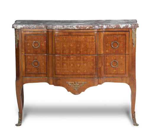 Cómoda estilo transición Luis XV / Luis XVI, con tapa de má
