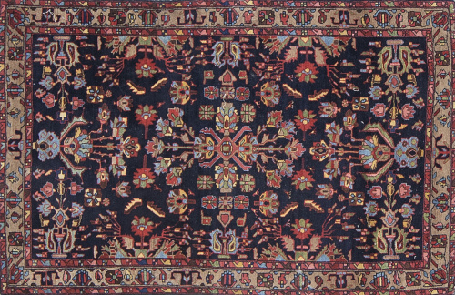 Alfombra en lana de campo azul y flores.