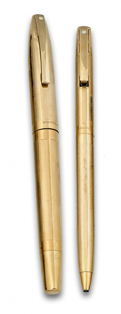 Juego de Pluma y bolígrafo SHEAFFER en su estuche.