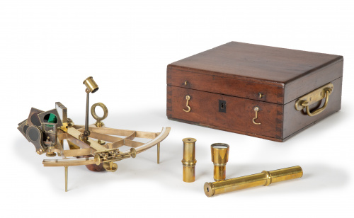 Maison Lerebours et Secrétan*. Sextante en su caja de cao