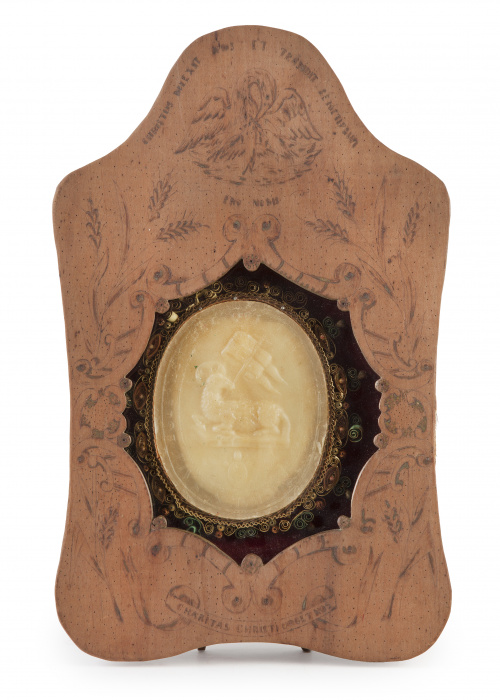 "Agnus Dei", medallón de cera en relieve y marco en papel d