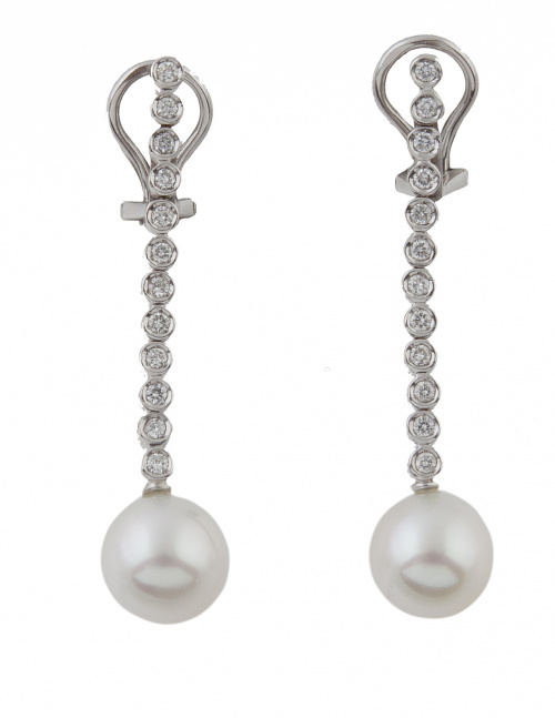 Pendientes largos con perlas australianas de intenso orient