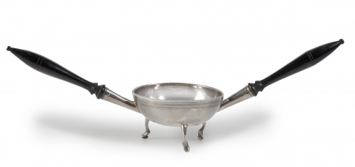 Chofeta de plata fernandina con cenefa decorativa.Córdoba