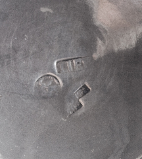 Chofeta de plata fernandina con cenefa decorativa.Córdoba