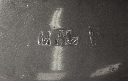 Chofeta fernandina de plata en su color, con marcas.Franc