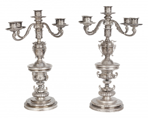 Pareja de candelabros desmontables de cinco luces en plata,