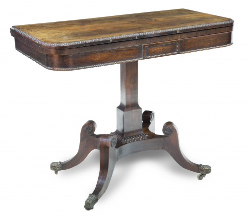 Mesa de juego en madera de palosanto de estilo regencia.I