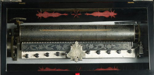 Caja de música con un rodillo y doce aires. con la música d