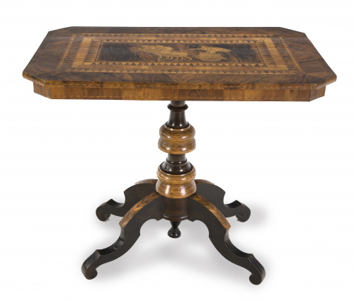 Mesa rectangular con marquetería.Trabajo español, Real Fá