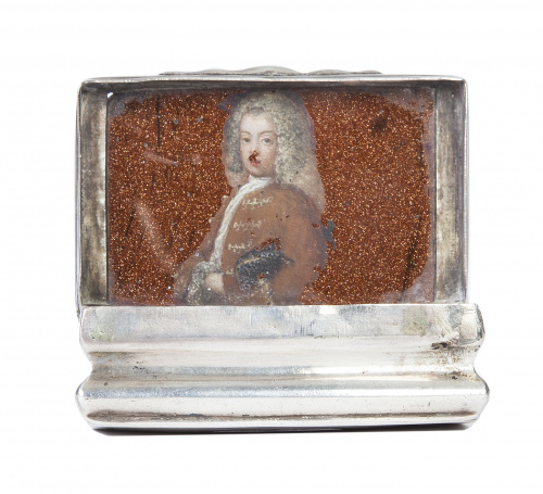 Caja para rapé en plata y venturina con retrato de caballer