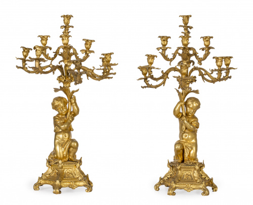 Pareja de candelabros de nueve brazos de luz con forma de r