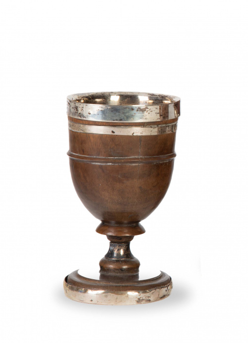 Mate de coco montado en plata.S. XIX.