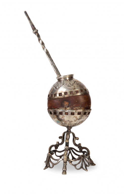 Mate de coco montado en plata.S. XIX.