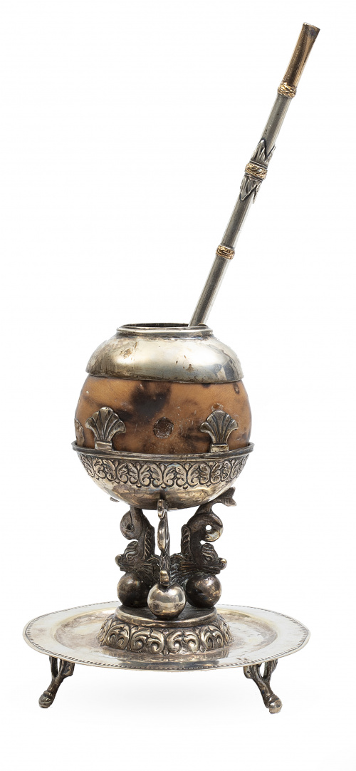 Matera de calabaza montada en plata en salvilla.Argentina