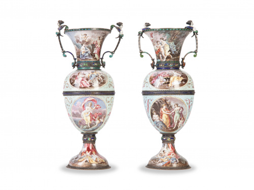 Pareja de ánforas de esmalte.Viena, ff. del S. XIX.