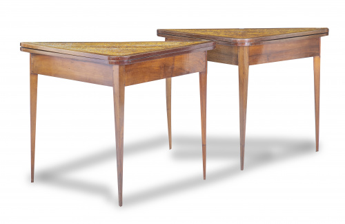 Pareja de consolas rinconeras transformables en mesas de ju