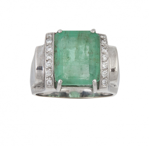 Sortija con esmeralda colombiana central de 6,50 ct talla e