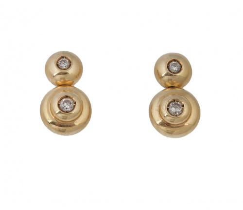 Pendientes con dos chatones de brillantes en marco circular