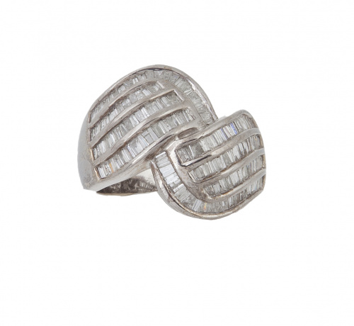 Sortija de diamantes talla baguette con frente a modo de tu