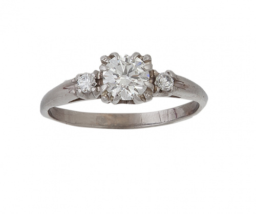 Sortija con brillante central de 0,50 ct aprox flanqueado p