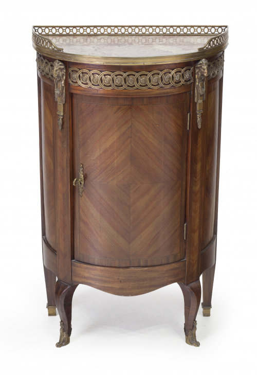 Armario bajo de estilo Luis XVI, de madera de caoba y bronc