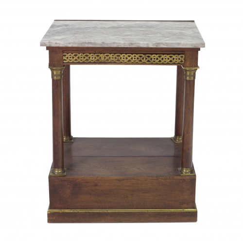 Mesilla de estilo imperio con bronces aplicados.Francia, 