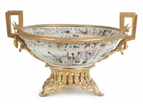 Centro en porcelana esmaltada de familia rosa con montura e