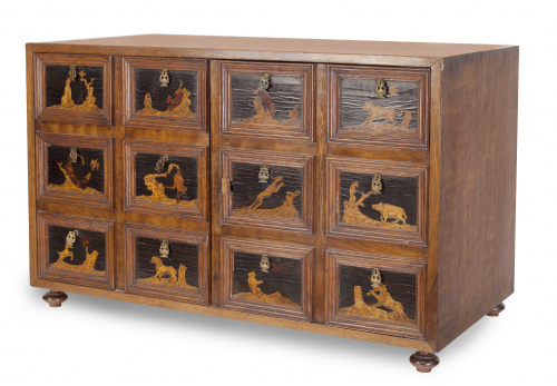 Papelera en madera de nogal con pirograbado con animales.