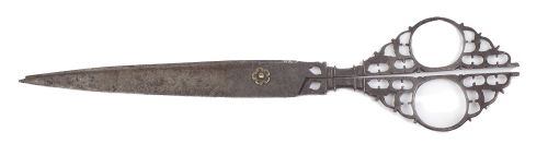 Tijeras de hierro forjado y calado.Trabajo español, S. XV