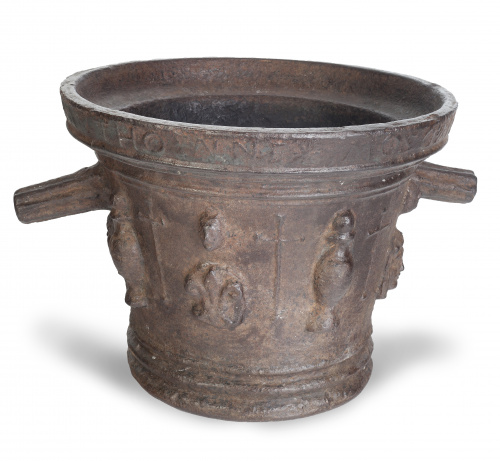 Almirez de hierro con leyenda.Trabajo español, S XVIII.