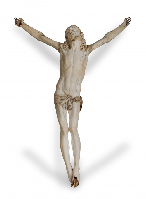 Cristo.Escultura en marfil tallado y parcialmente policro