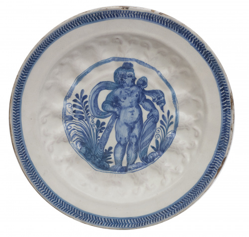 Plato de cerámica en azul cobalto con un niño inserto en ca