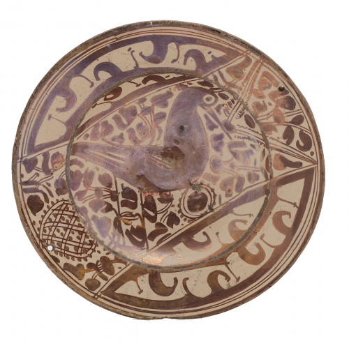Plato en cerámica de reflejo metálico con ave.Manises, S.