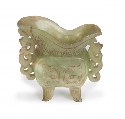 Copa de libación en jade tallado.China, S. XIX.