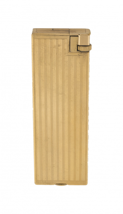 Encendedor "tall boy" Dunhill en plaqué or. con decoración 
