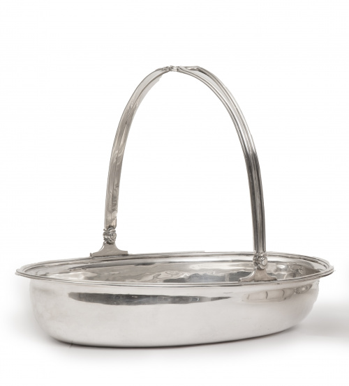 Cesta de plata en su color, decorada con nudos. Ley 925.S