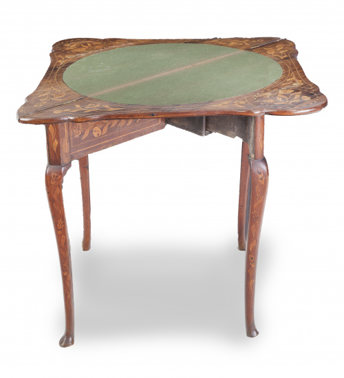 Mesa de juego con marquetería.Trabajo holandés, S. XVIII.