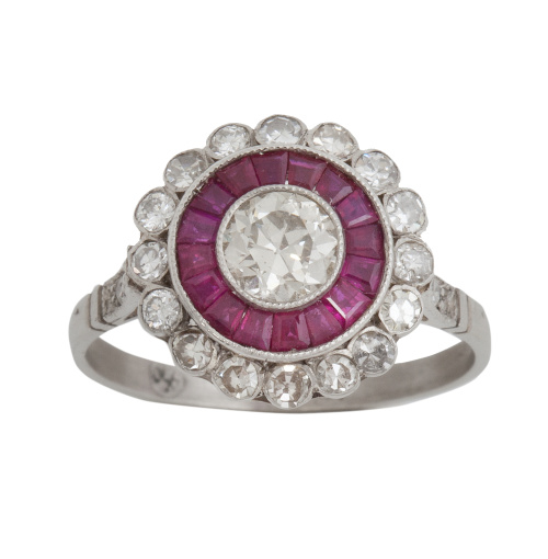 Sortija estilo Art-Decó de brillantes y rubíes con ojo de p