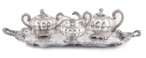 Tetera, lechera y azucarero en plata, S. XIX.Juego de té 