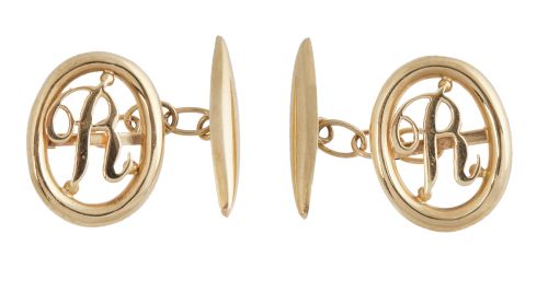 Gemelos con letra R calada e inscrita en marco oval