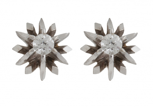 Pendientes con circonita en garras elevadas de oro blanco