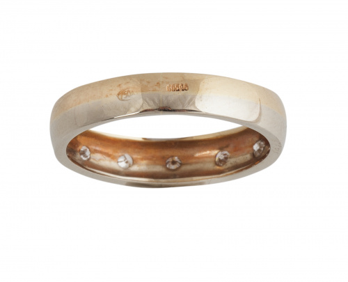 Sortija media alianza de brillantes de engaste invisible