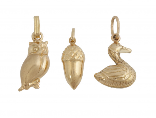 Conjunto de tres colgantitos en forma de buho, bellota y pa