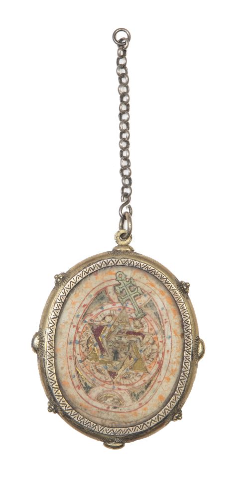 Relicario oval con dos vitrales, papel recoratado y policro