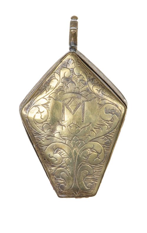 Relicario con forma de mitra con libro de piel roja gofrada