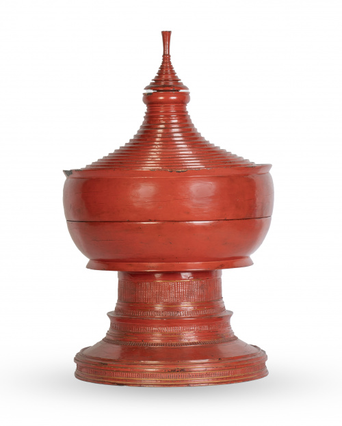 Recipiente en forma de pagoda de madera lacada de rojo para